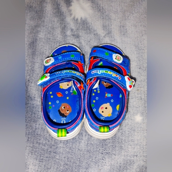 Toddler Sandals - Picture 2 of 4